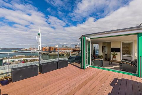3 bedroom penthouse for sale, Broad Street, Old Portsmouth