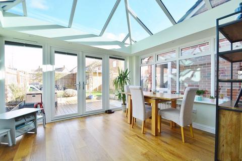 19 Augustine Way, Thame, OX9 3EA