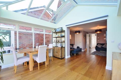 19 Augustine Way, Thame, OX9 3EA