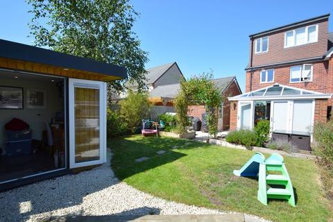 19 Augustine Way, Thame, OX9 3EA