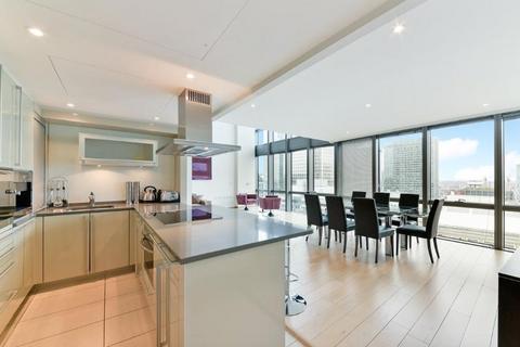 3 bedroom flat to rent - One West India, London, E14 4EG
