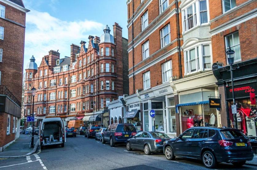 Kensington, London, W8 6SU 1 bed flat - £3,012 pcm (£695 pw)