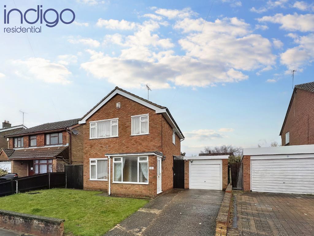 Jillifer Road, Poets, Luton, Beds, LU4 0NL 3 bed detached house for
