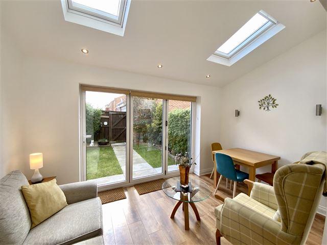 Sunroom/dining room