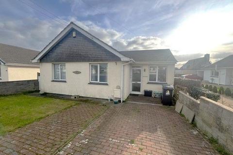 3 bedroom bungalow to rent, West Close, Helston