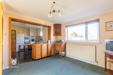 3 bedroom semi-detached bungalow for sale - Lowefields, Earls Colne, CO6