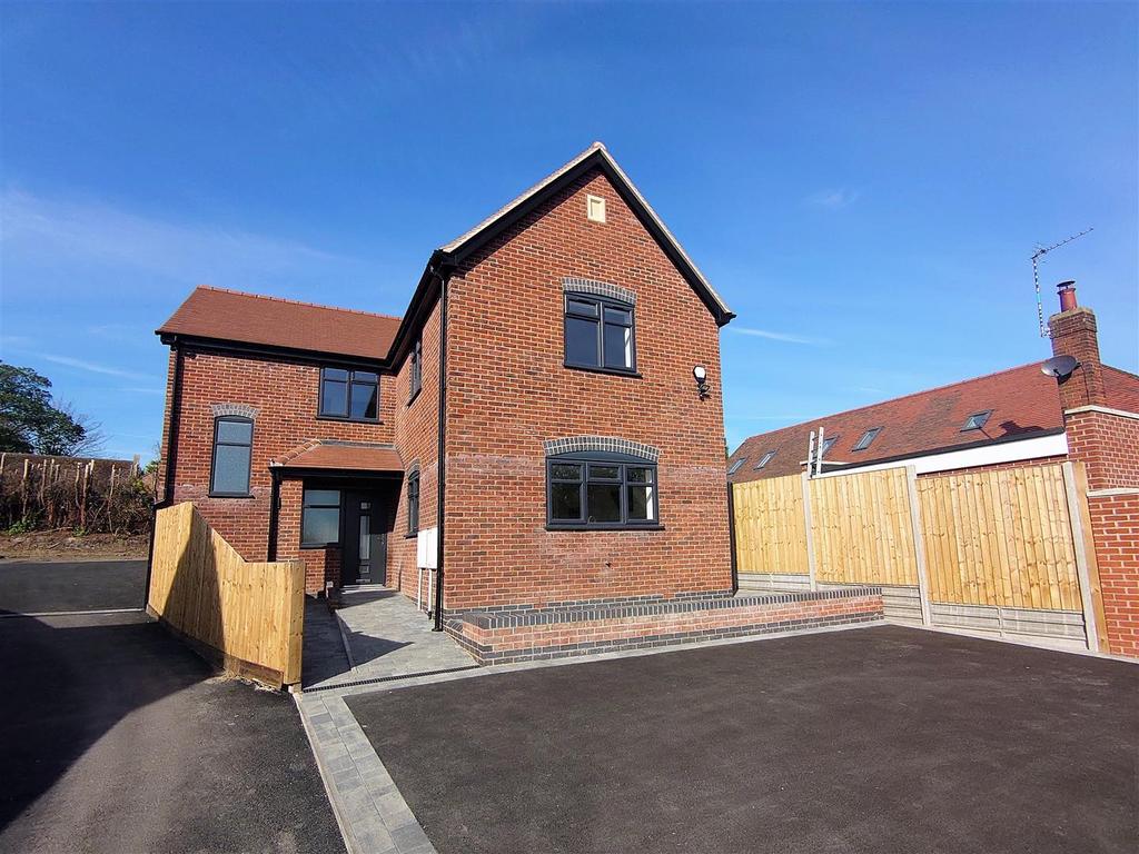 Mancetter Road, Mancetter, Atherstone 4 bed detached house for sale £