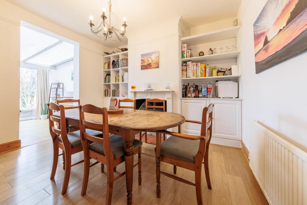 Radley Road, Abingdon, OX14 3PN 4 bed terraced house £1,925 pcm (£444 pw)