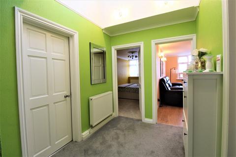 3 bedroom flat for sale - A Lodge Lane, Grays
