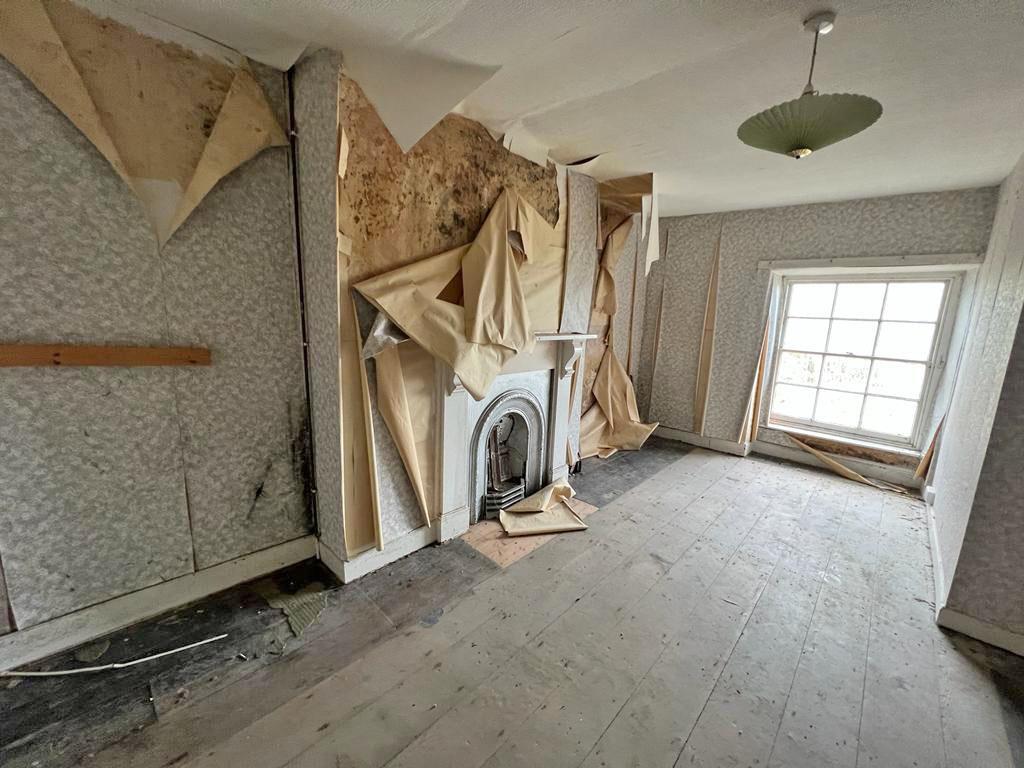 Front bedroom 1