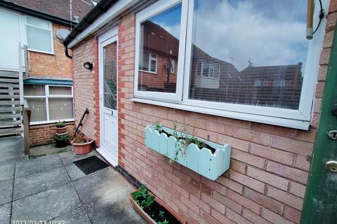 1 bedroom flat to rent, The Parkway, off Colchester Road, LE5