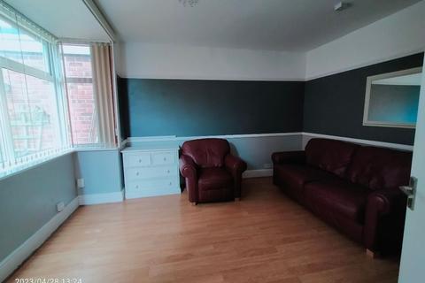 1 bedroom flat to rent, The Parkway, off Colchester Road, LE5