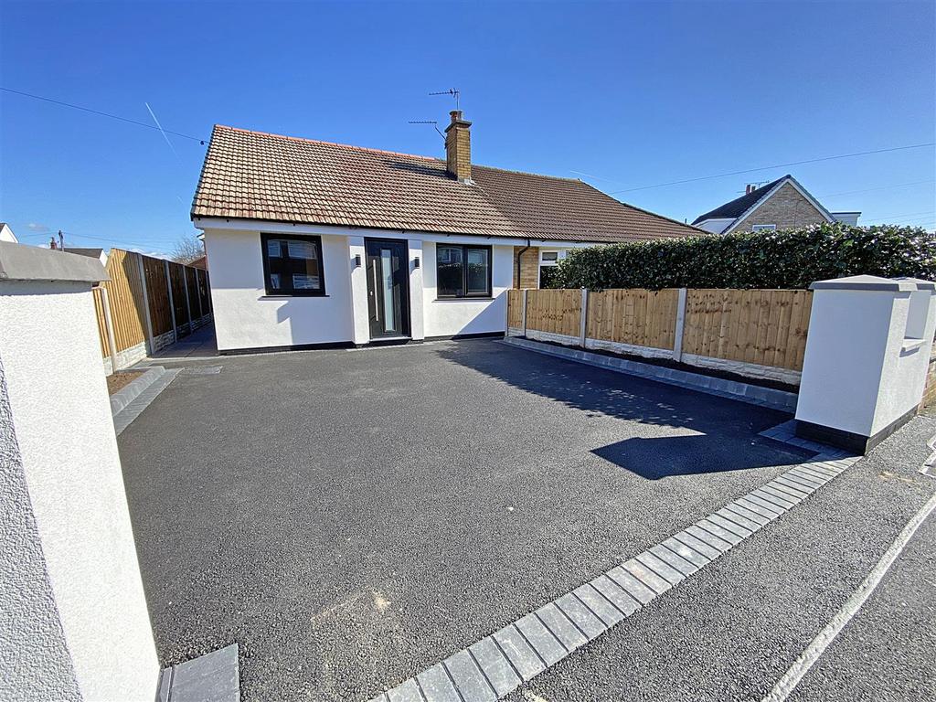 Cleve Way, Formby, Liverpool 3 bed semidetached bungalow £300,000
