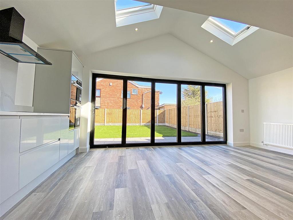 Cleve Way, Formby, Liverpool 3 bed semidetached bungalow £300,000