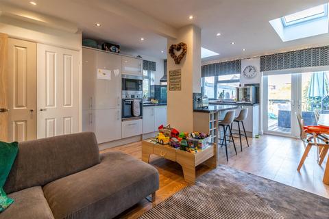 12 Abingdon Drive, Ruddington, Nottingham, NG11 6FX