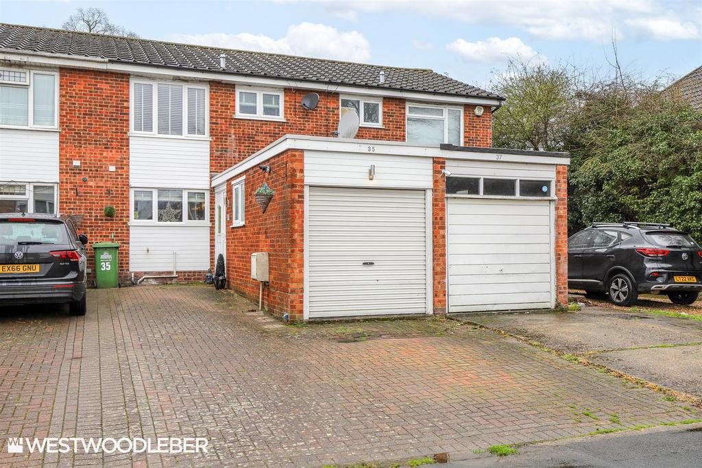 Bridle Close, Hoddesdon EN11 3 bed terraced house for sale £450,000