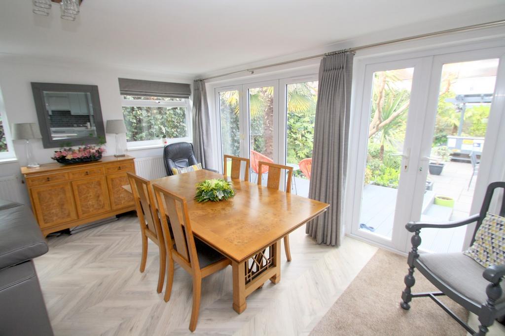 Carlyle Road, StainesuponThames, TW18 3 bed bungalow £700,000