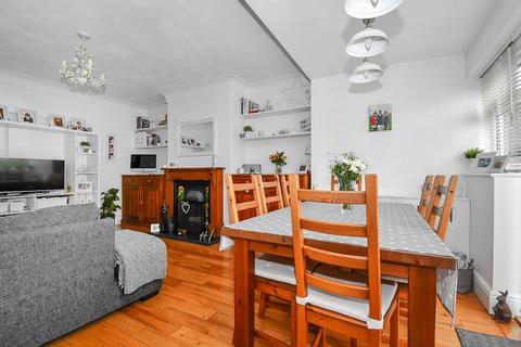 6 Benton Park Road, Rawdon, Leeds, LS19 6LY