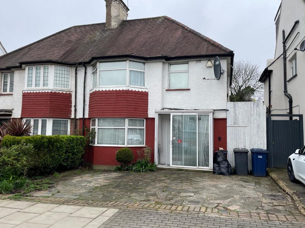 Millway, Mill Hill, NW7 3 bed semidetached house for sale £750,000
