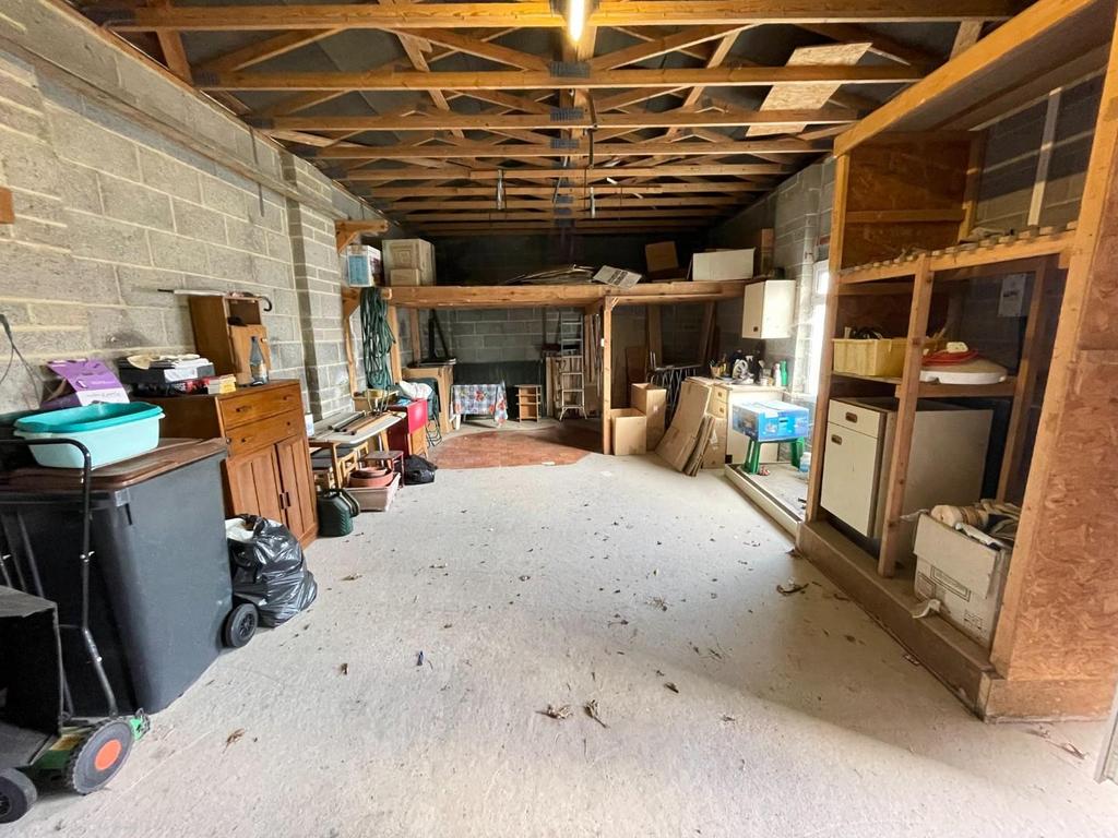 Garage / workshop
