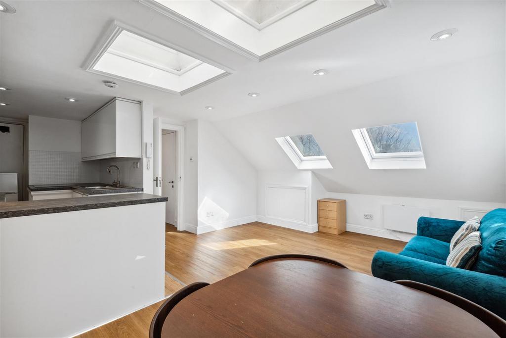 Ellesmere Road, Chiswick, London 1 bed flat £1,400 pcm (£323 pw)