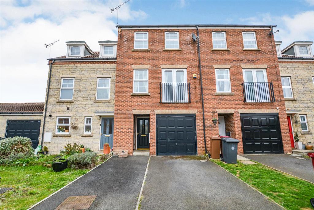 St. James Place, Scunthorpe 4 bed townhouse £169,950