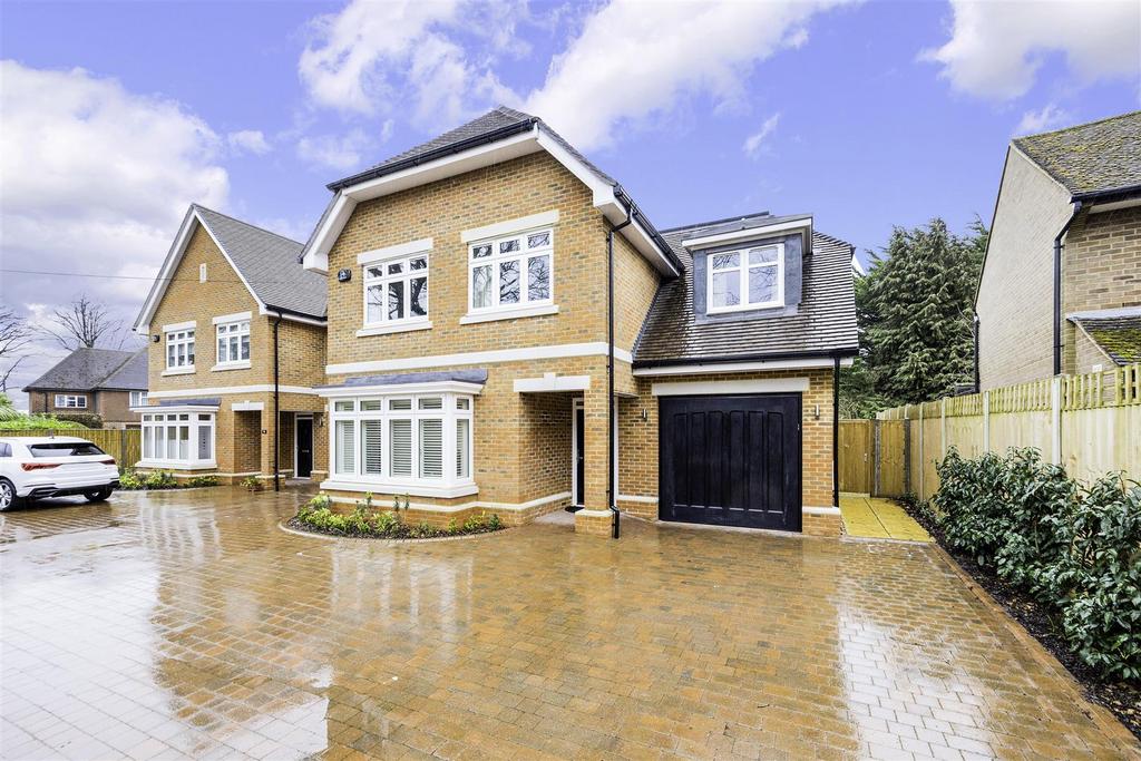 Picquets Way, Banstead 4 bed detached house £1,100,000