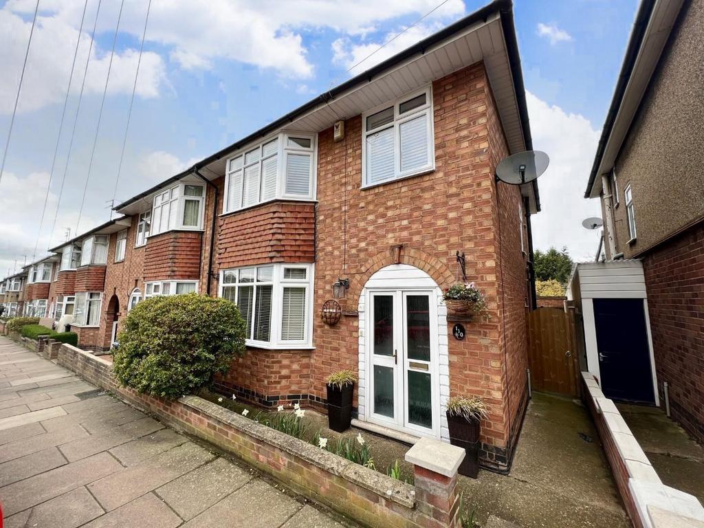 Balfour Road, Queens Park, Northampton NN2 3 bed end of terrace house