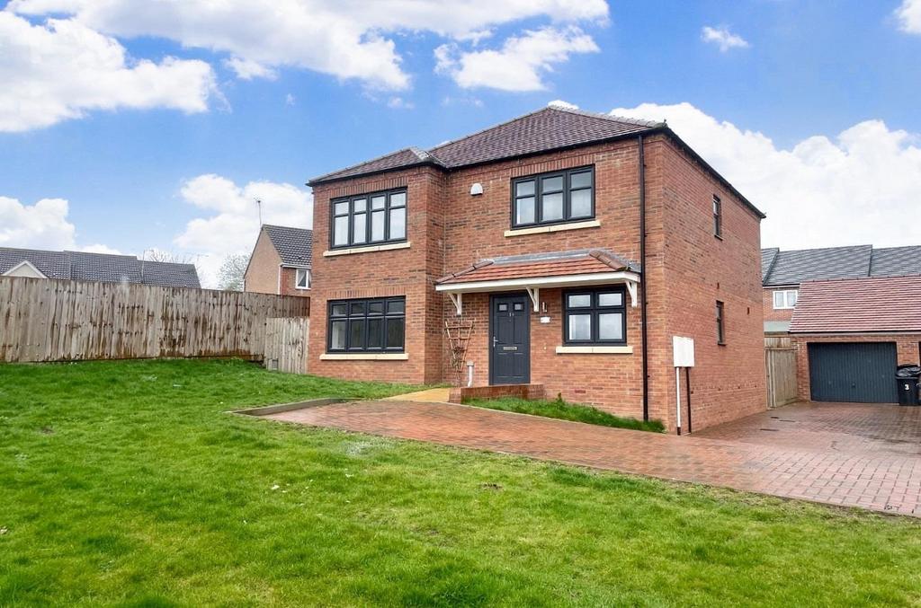 Harvester Way, Buckingham Fields, Northampton NN4 4 bed detached house