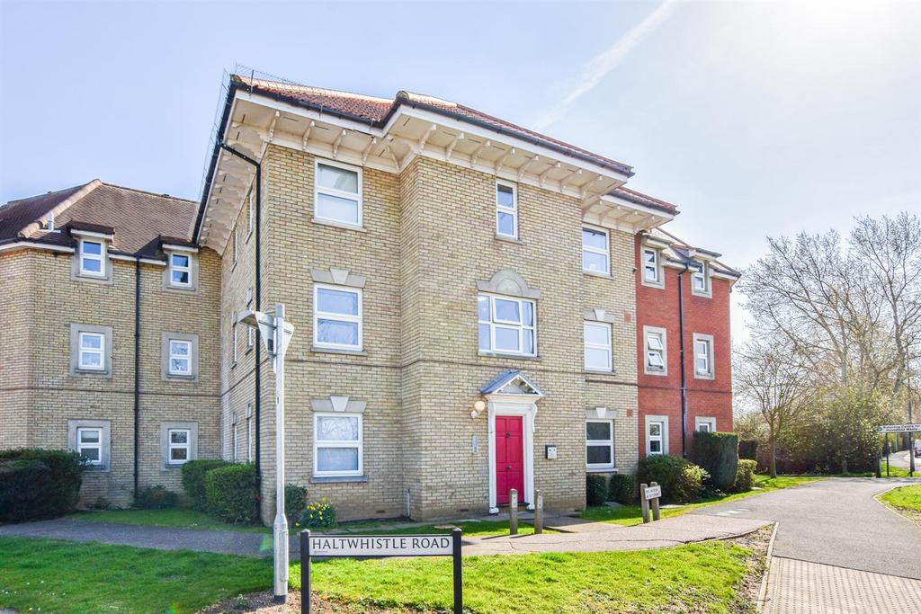 Haltwhistle Road, South Woodham Ferrers 1 bed apartment for sale £170,000