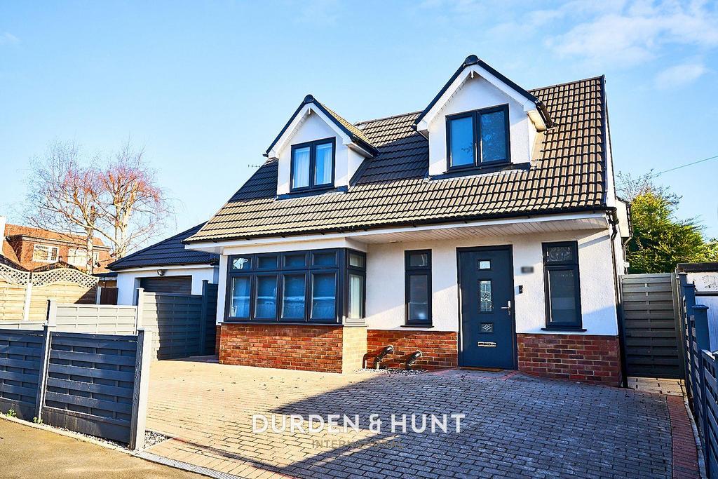 Haynes Road, Hornchurch, RM11 3 bed detached house for sale £750,000