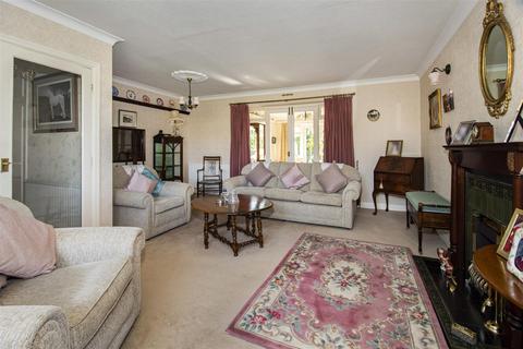 3 bedroom detached bungalow for sale - 3 Hall Close, Nafferton, Driffield