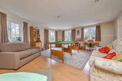 6 bedroom detached house for sale, Beacon Hill Road, Newark