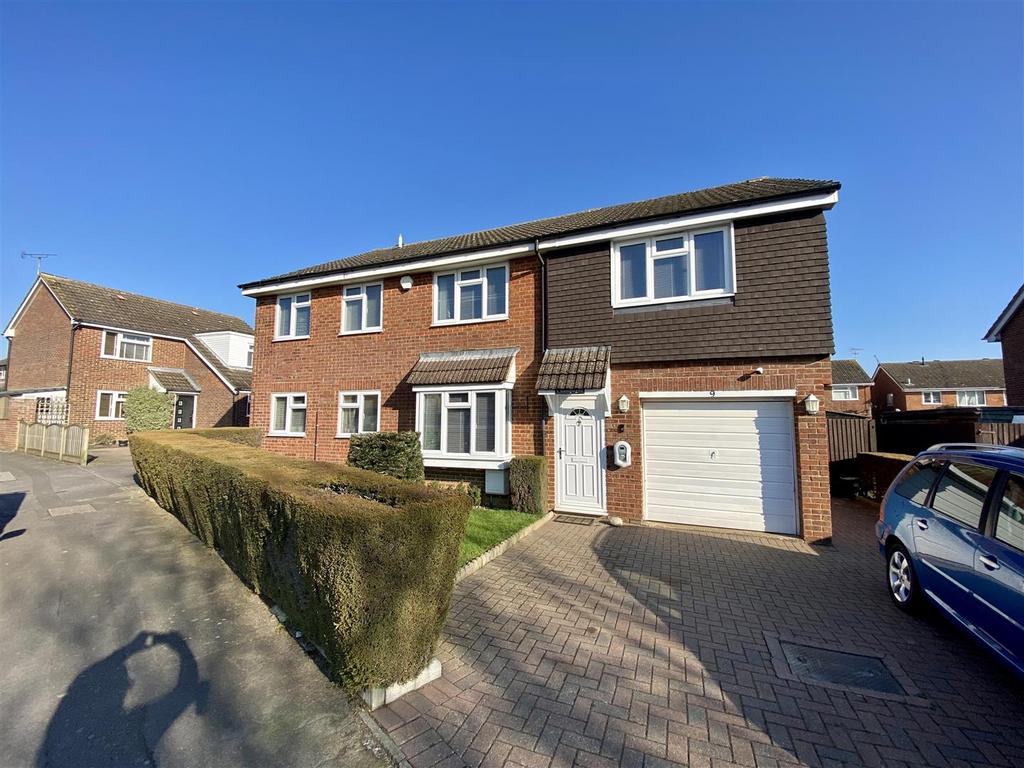 Juniper Close, Ashford 6 bed detached house £2,250 pcm (£519 pw)