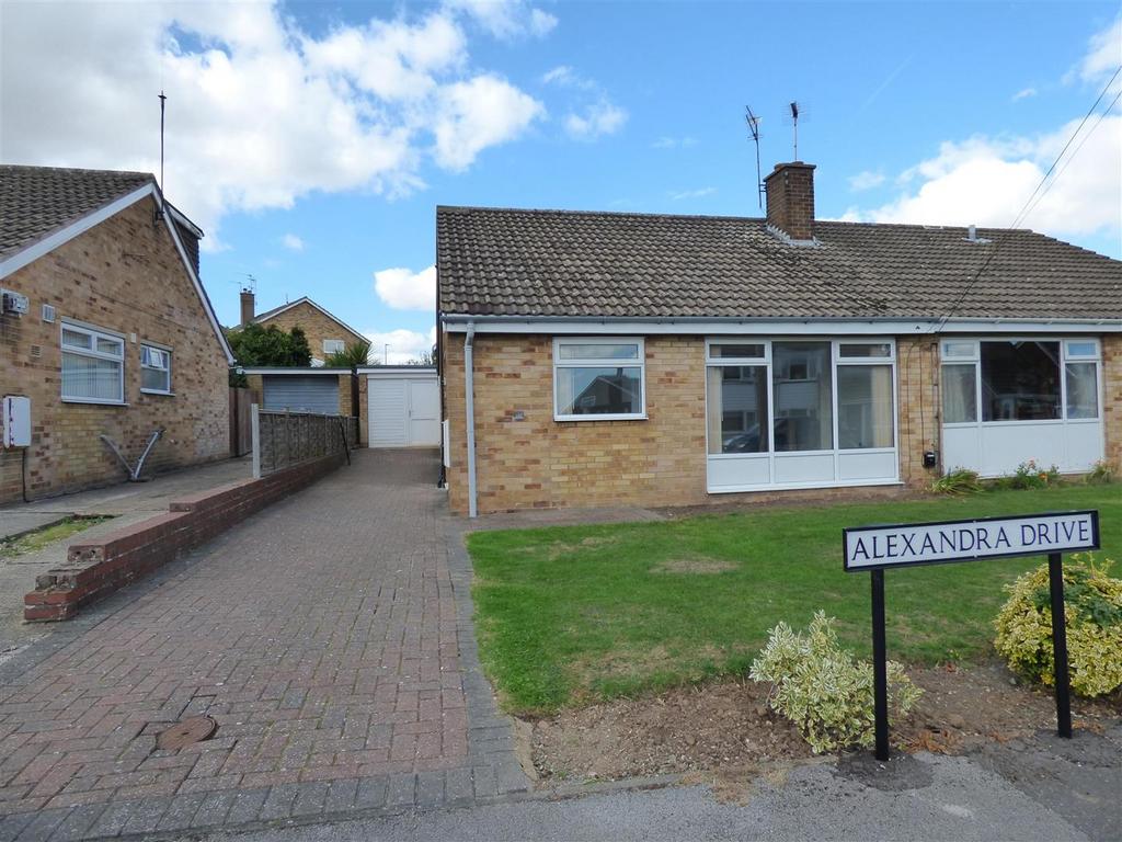 Alexandra Drive, Beverley, HU17 8PG 2 bed bungalow £750 pcm (£173 pw)