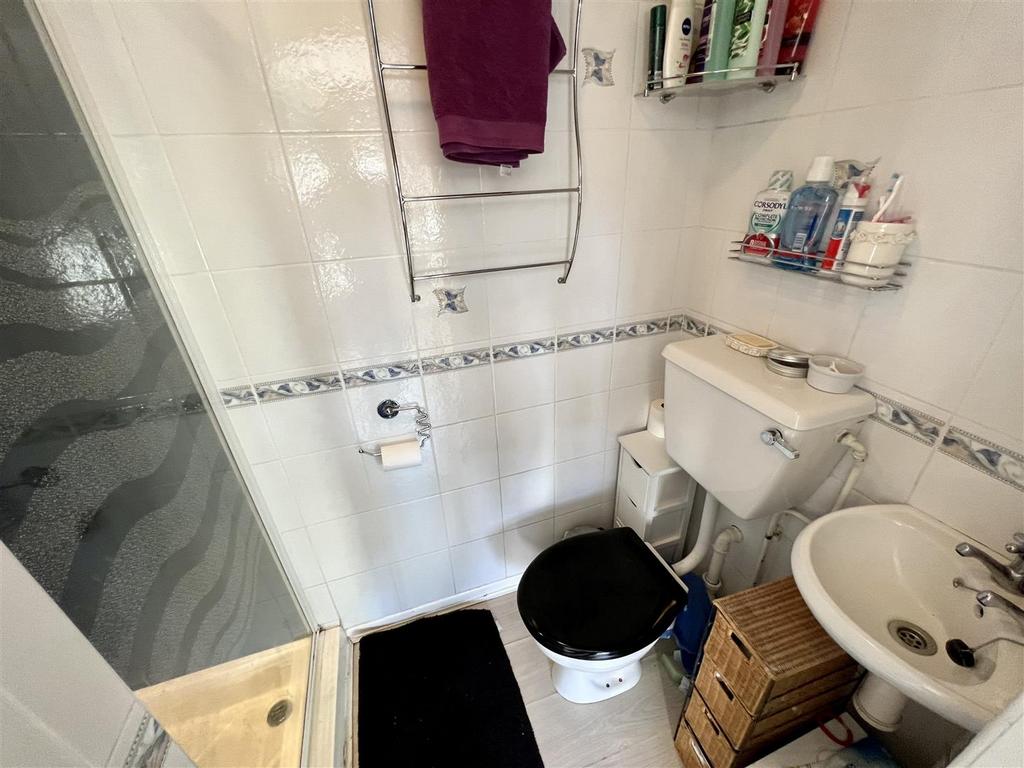En suite shower