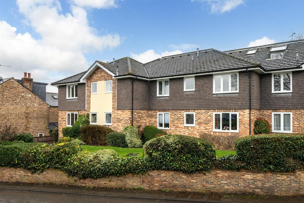 The Cloisters, Church Lane, Kings Langley, Hertfordshire, WD4 8JT 2 bed