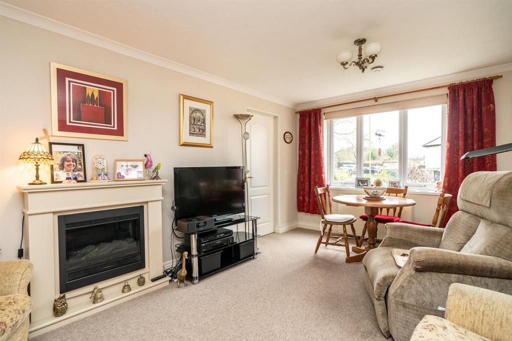 The Cloisters, Church Lane, Kings Langley, Hertfordshire, WD4 8JT 2 bed