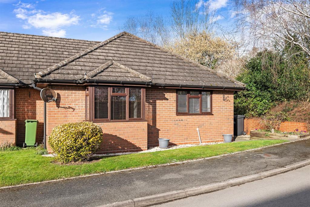 Willow Bank Close, Throckmorton, Pershore 2 bed semidetached bungalow