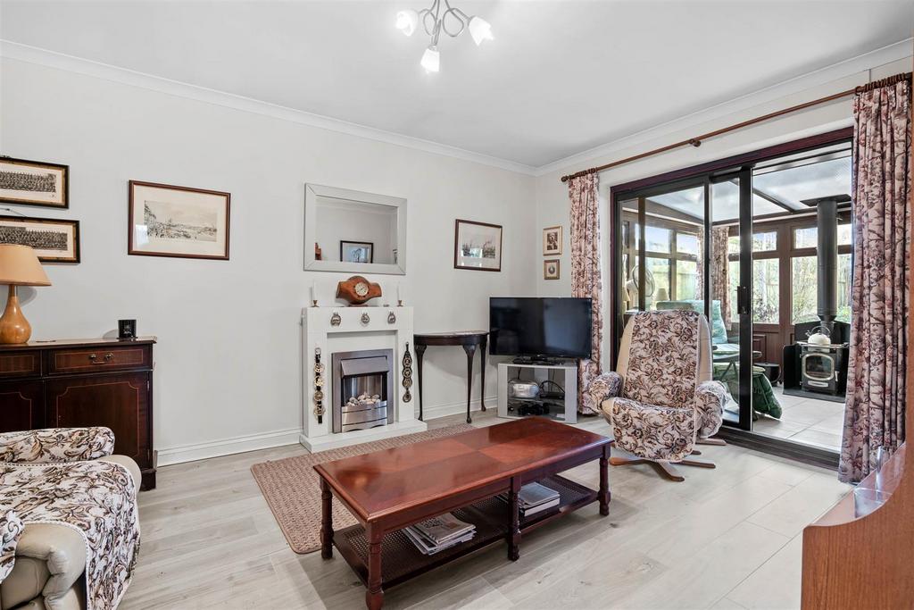 Willow Bank Close, Throckmorton, Pershore 2 bed semidetached bungalow for sale £140,000