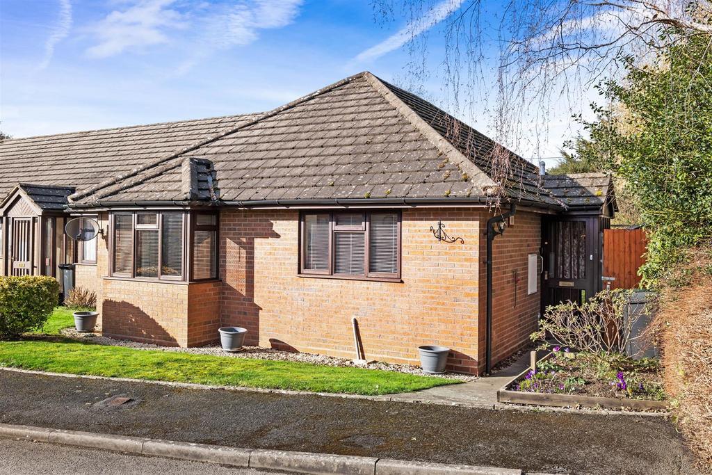 Willow Bank Close, Throckmorton... 2 bed semidetached bungalow for sale £140,000