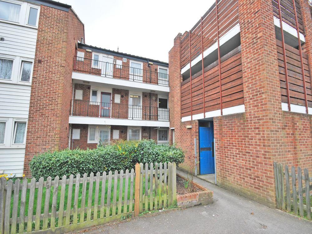 Edwin Road, Twickenham 1 bed flat £1,295 pcm (£299 pw)