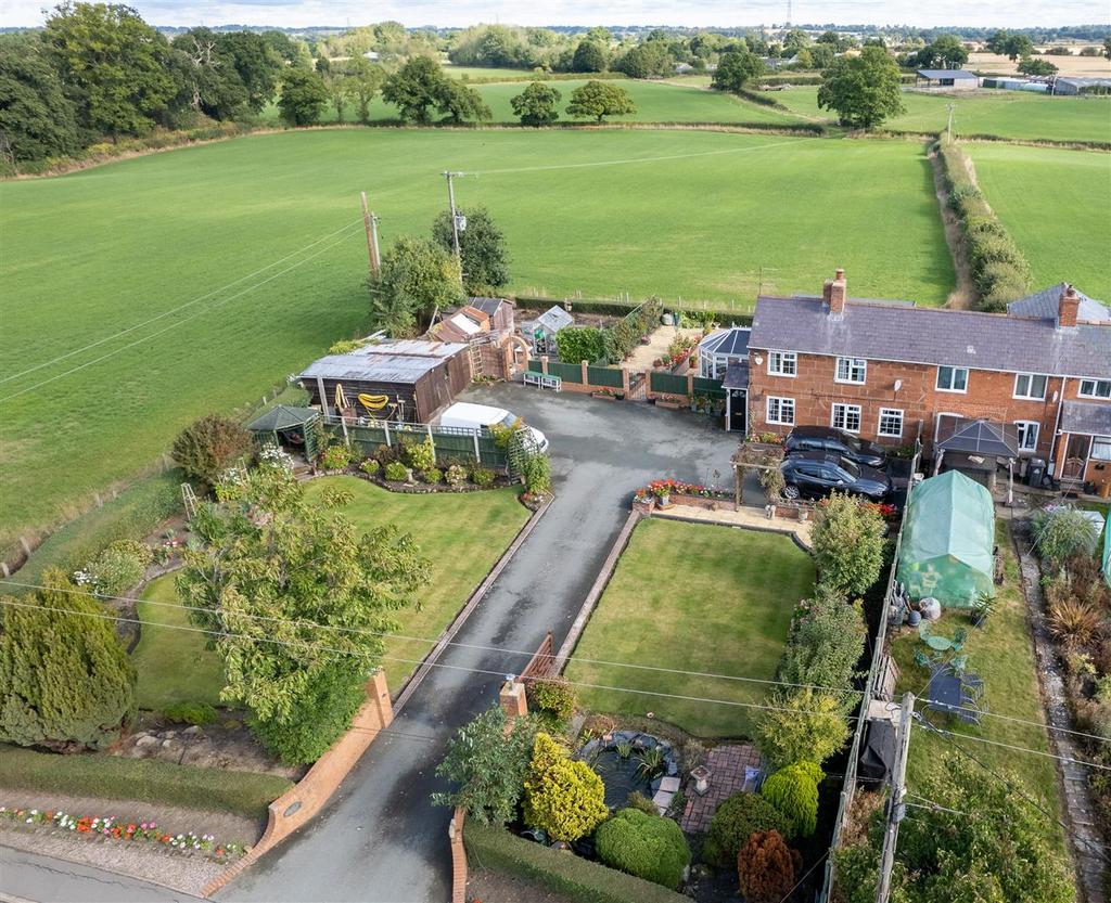 Walford Heath, Shrewsbury 3 bed semidetached house £350,000
