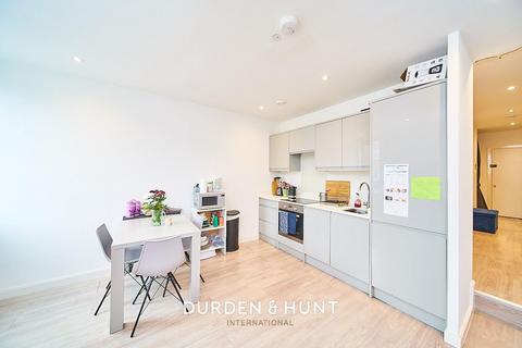 1 bedroom apartment to rent - High Street, Hornchurch, RM12