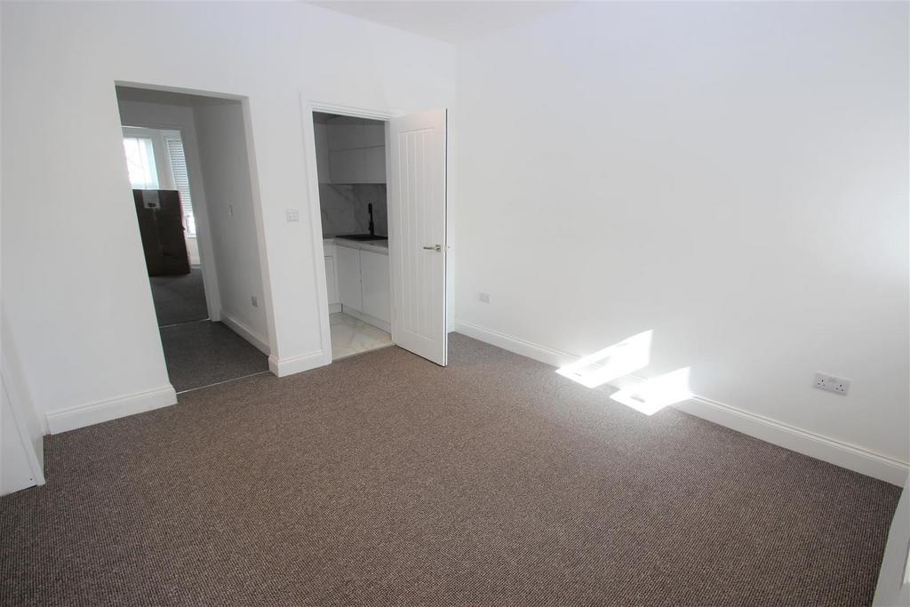 St. Clements Street, Oxford 1 bed flat £1,350 pcm (£312 pw)