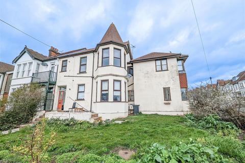 Flat 4, 17 Britannia Road, Westcliff-on-sea, SS0 8BP