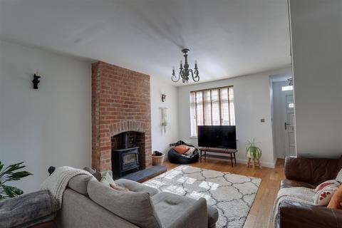 3 Billbrook Road, Hucclecote, Gloucester, GL3 3QS