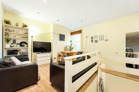 3 bedroom flat to rent - Acre Lane, SW2