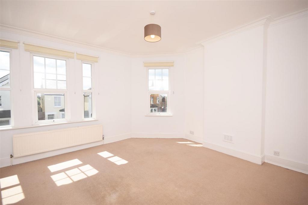 Kings Road, Kingston Upon Thames 2 bed apartment £1,650 pcm (£381 pw)