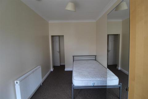 6 bedroom end of terrace house to rent - King Richard Street, Coventry